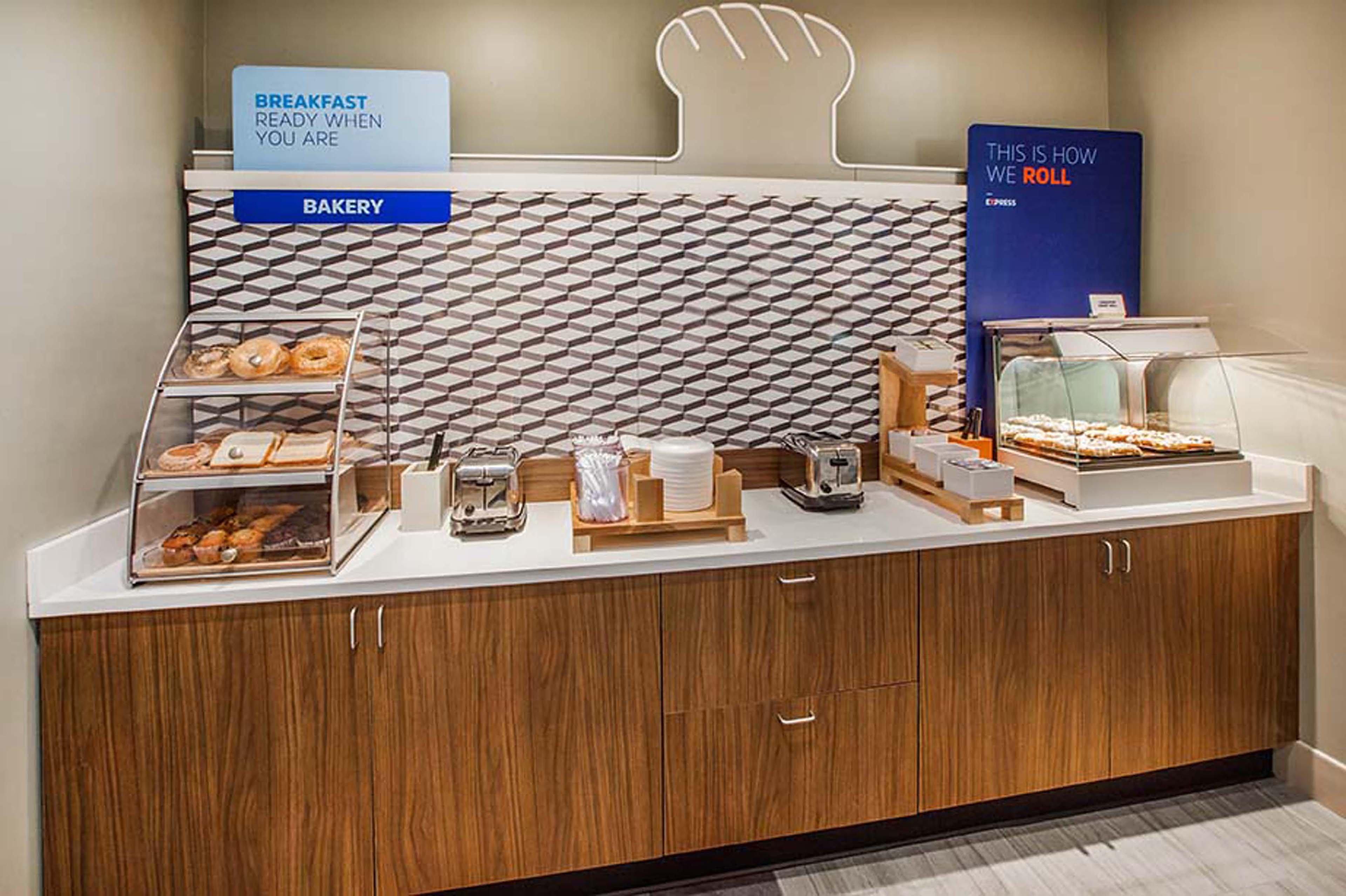 Holiday Inn Express Hotel & Suites Knoxville By Ihg Екстериор снимка